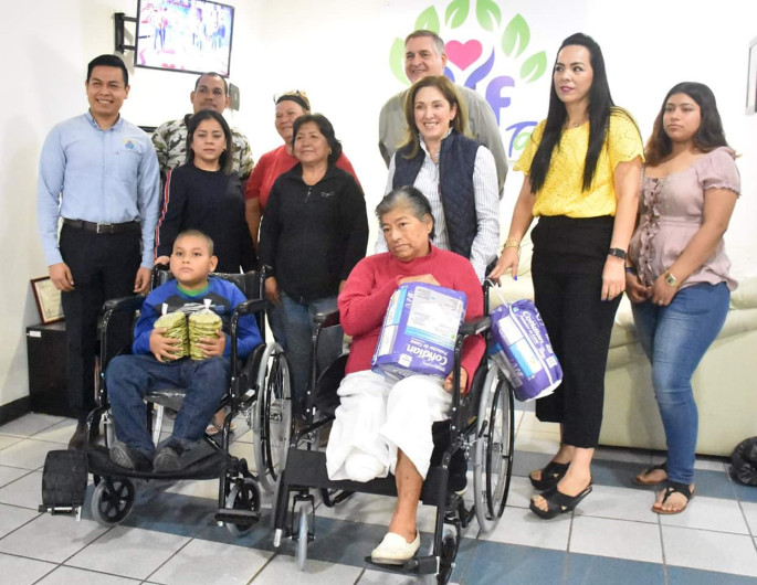 Atiende DIF Reynosa peticiones y entrega sillas de ruedas