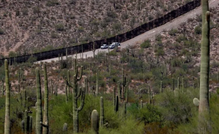 Abandona traficando a dos bebés en el decierto de Arizona 