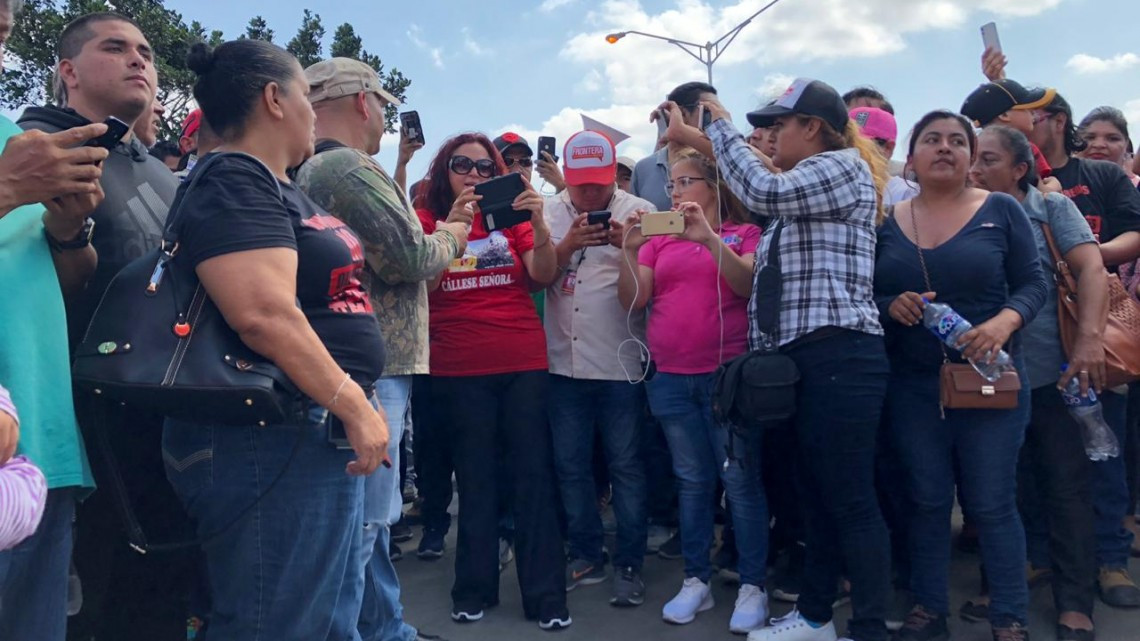 Susana Prieto manipula a obreros para que se manifiesten frente a Televisa Noreste 