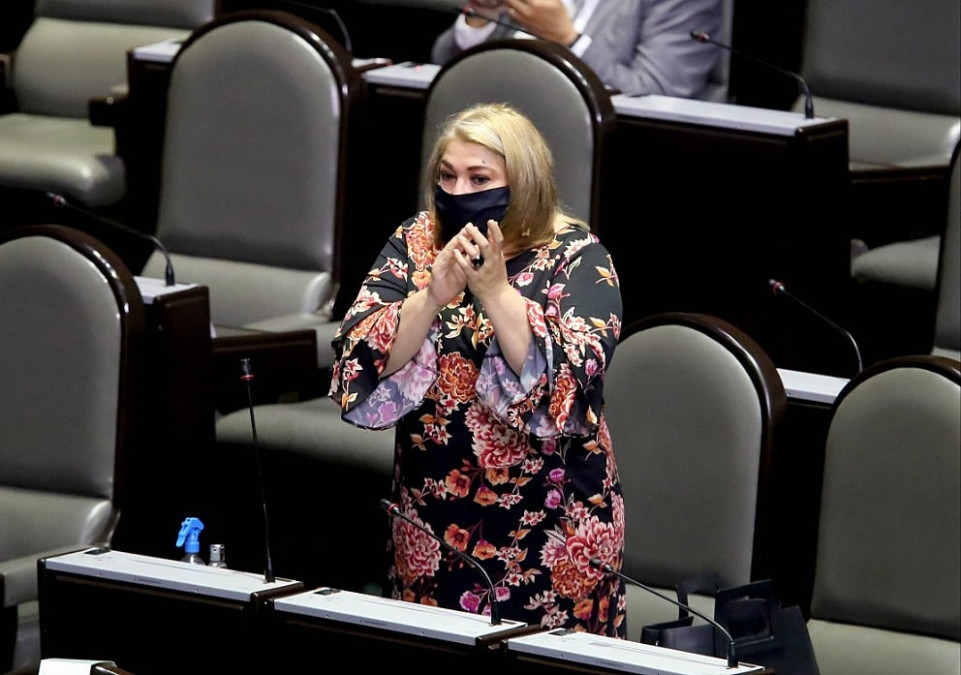 Aprobado, ningún funcionario ganará mas que el presidente: Adriana Lozano