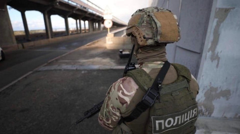 Arresta a hombre que amenazaba con explotar puente en Ucrania 