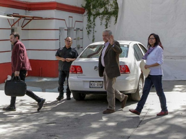 Presenta AMLO funcionarios de sectores económico y hacendario