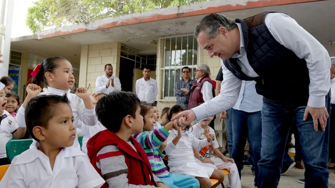 Entrega Oseguera más obras para Educación