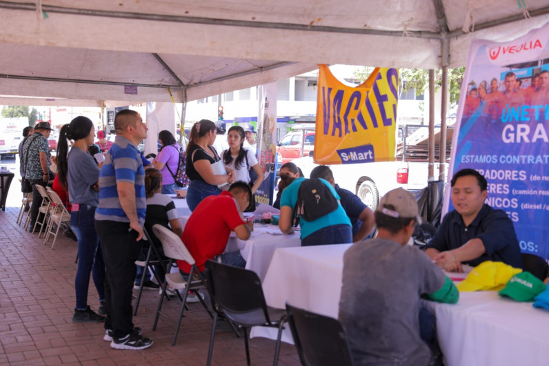 Ciudadanos acuden a programa municipal “Empleo en tu Colonia”