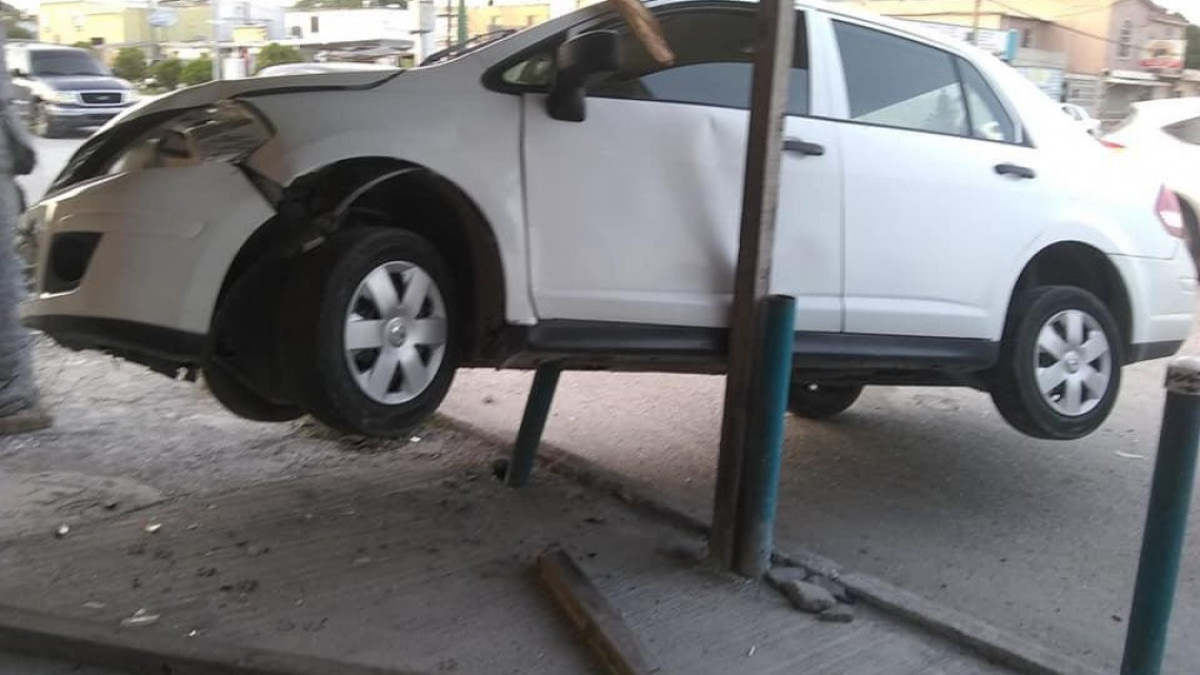 Choque mañanero deja daños materiales en Matamoros