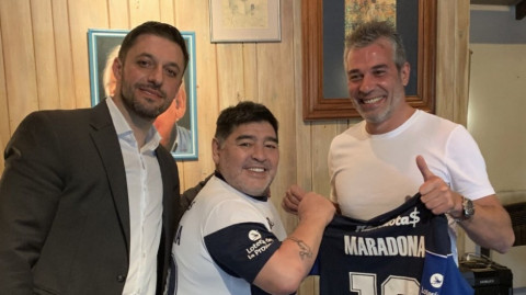 Maradona dirigirá a Gimnasia y Esgrima La Plata