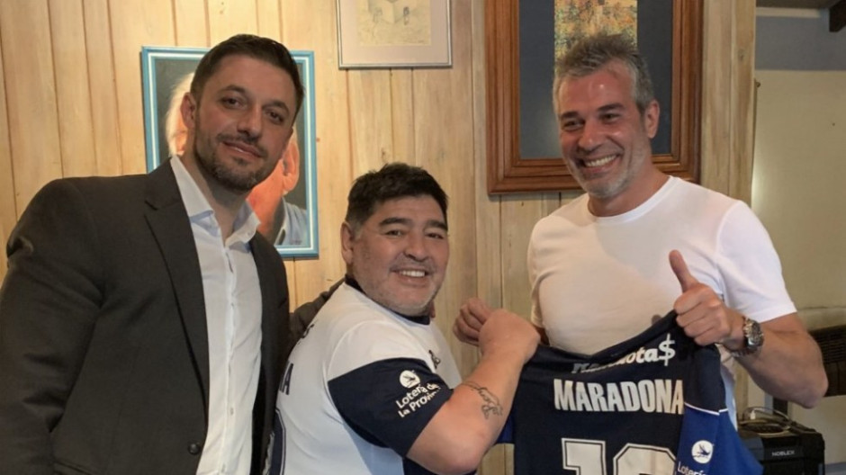  Maradona dirigirá a Gimnasia y Esgrima La Plata