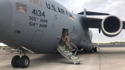 Avión de EU llega a Colombia con ayuda humanitaria para Venezuela