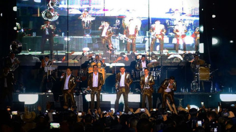 Se presenta la Arrolladora en el Primer Festival Por la Paz 