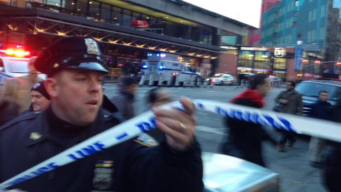 La policía investiga reportes de una explosión en Manhattan