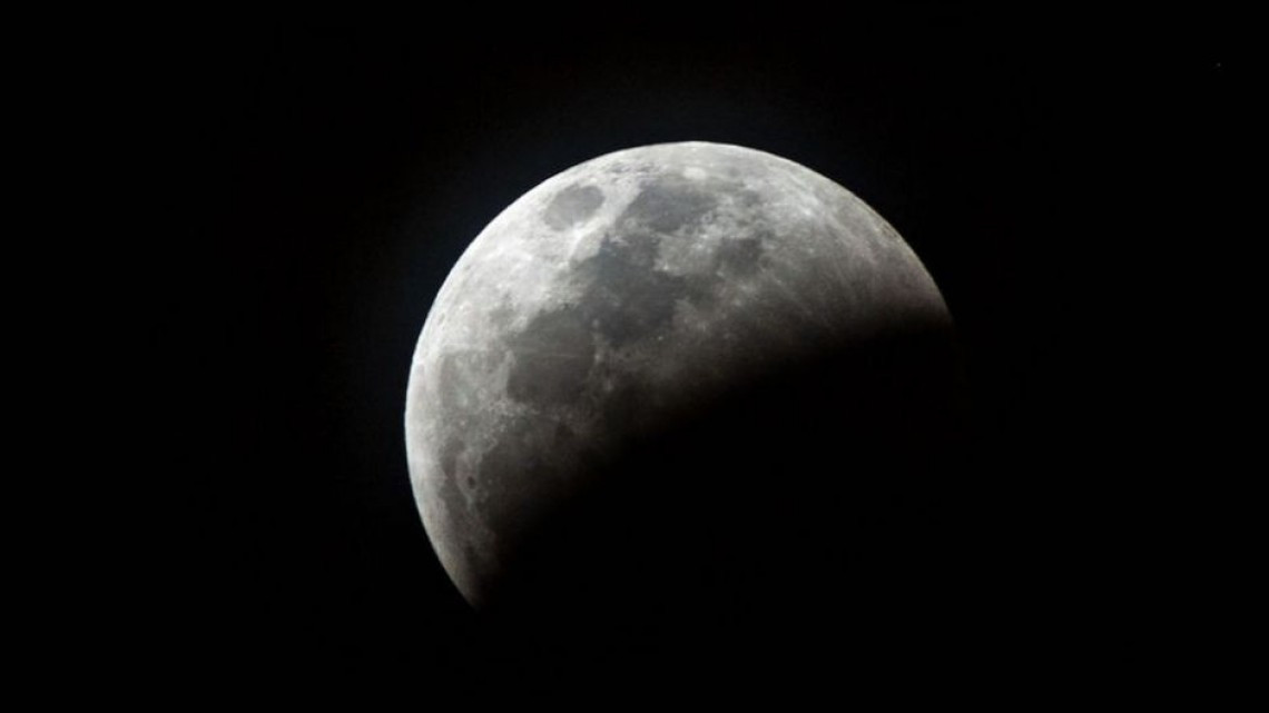 La "Superluna de sangre de lobo" en fotos