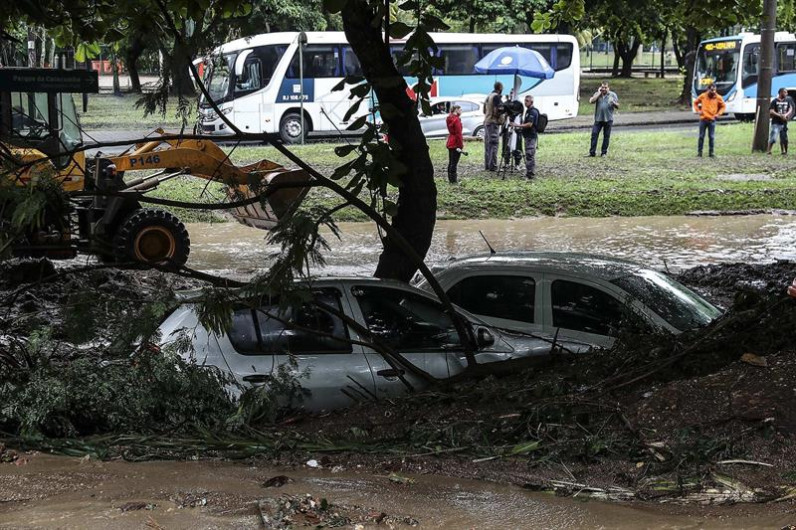 Deja ocho muertos tromba en Río de Janeiro 