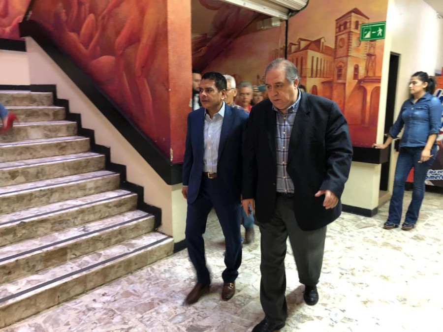 Arriba Embajador de Honduras Alden Rivera Montes a la presidencia municipal de Matamoros