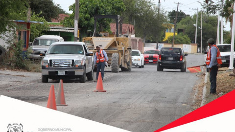 Trabaja ayuntamiento en rehabilitación de calles
