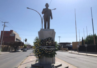 Con ofrenda floral conmemoran 83° aniversario de la expropiación petrolera