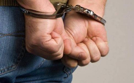 Detienen a hombre que entró con auto a pista de aeropuerto francés