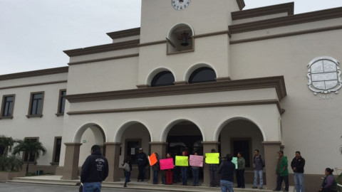 Exigen electrificación, protestan frente a la presidencia de Altamira.