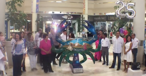 Develan jaiba conmemorativa por 25 aniversario de 3 Arcos