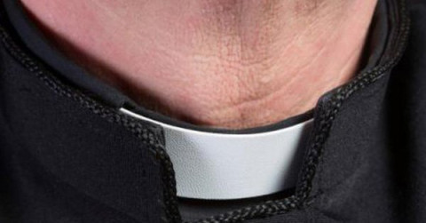 Condenan a 25 años de prisión a cura argentino por abuso de menores