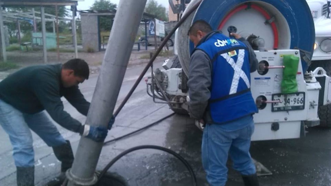 Comapa trabaja con equipo vactor