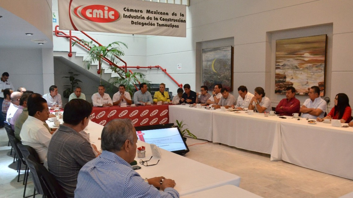 Fructífero encuentro de Adrián Oseguera en CMIC
