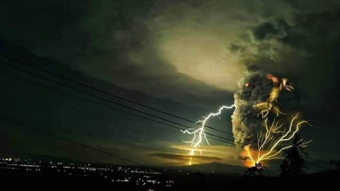 Miles de personas son evacuadas en Filipinas por alerta volcánica