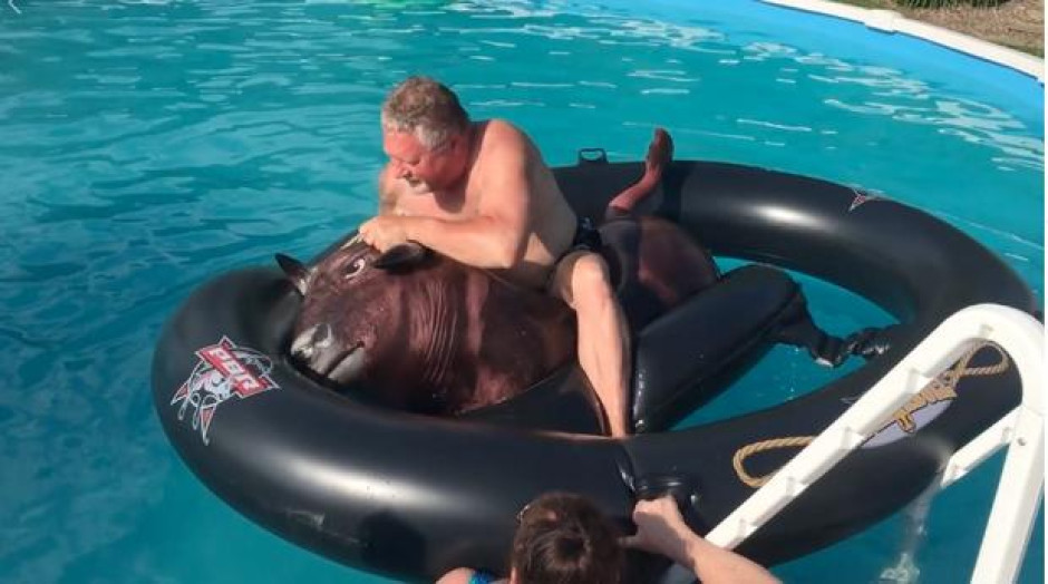 Y tú, que prefieres, ¿el toro mecánico o el acuático?