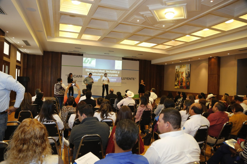 Capacitan a servidores públicos sobre discapacidad y lenguaje incluyente