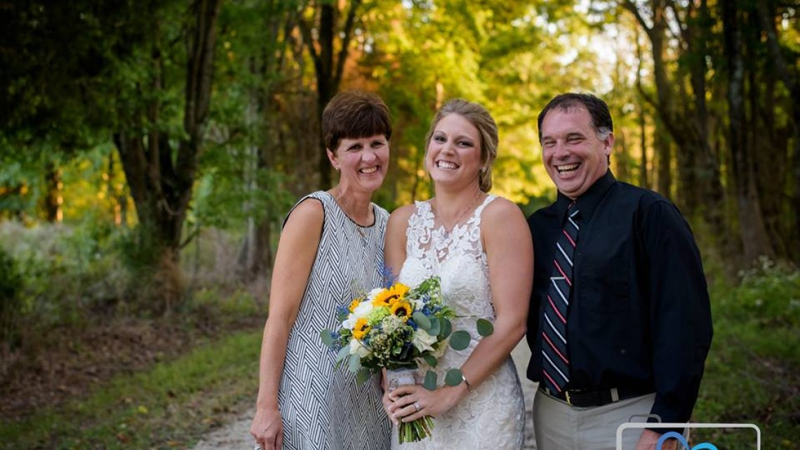 ¡Hermoso detalle! Mujer recuerda a su prometido muerto con sesión de fotos