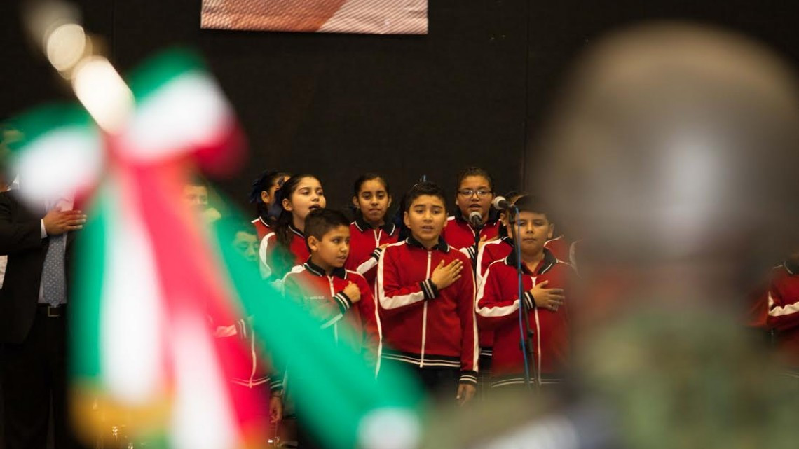 DIF participa en abanderamiento con escoltas de CAIC