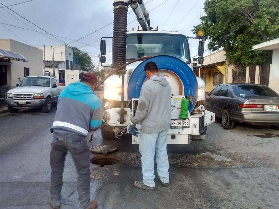 Comapa trabaja con equipo vactor