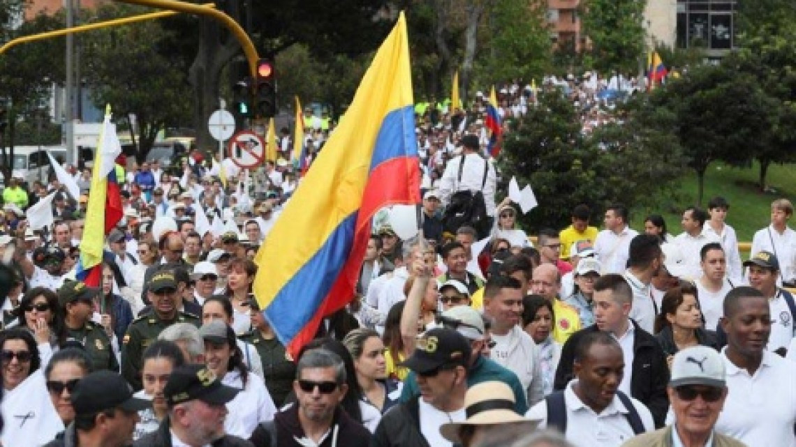 Marchan por la paz en Colombia