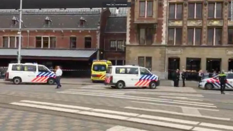 Ataque con cuchillo deja dos heridos en estación de tren en Holanda