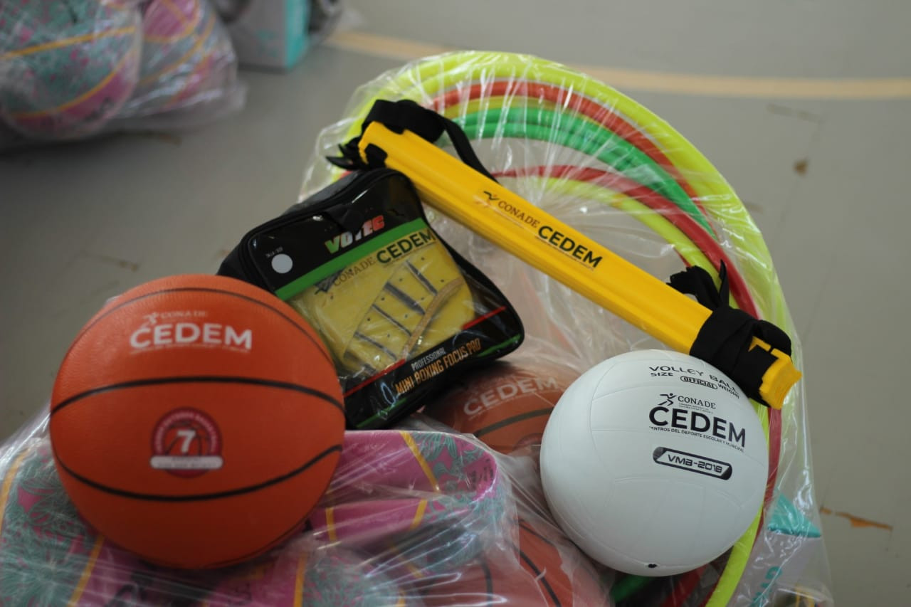 Entregan material a instructores y entrenadores tamaulipecos