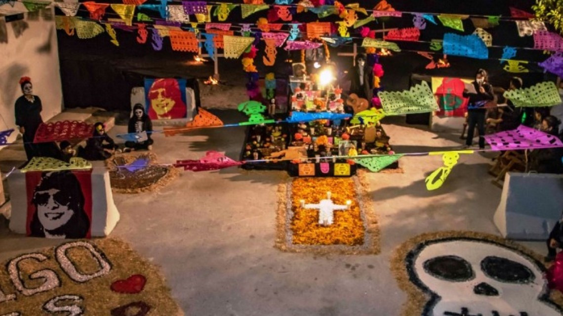 Familias participan en el concurso de Altar de Muertos en el marco del Festival de la Huesuda 2020