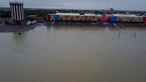 Inundado puente Juárez Lincoln