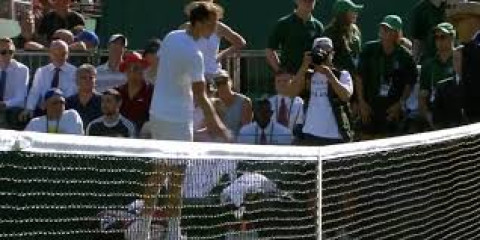 Medvedev se enfrenta a una sanción por lanzar monedas a la jueza