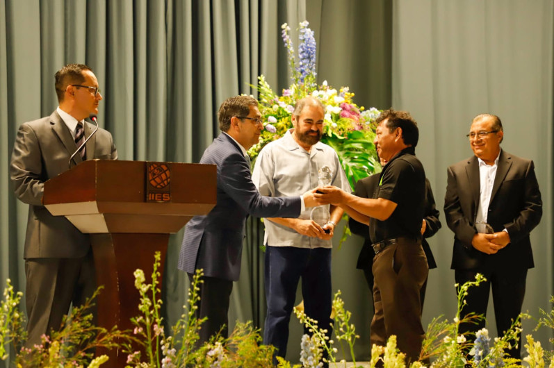Celebró IIES Universidad 30 años de educación de calidad 