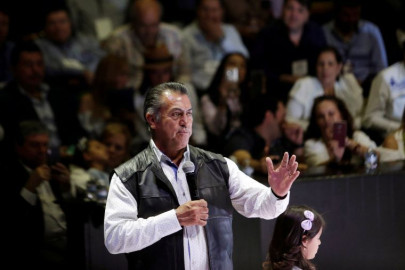 Pide “El Bronco” a usuarios aporten ideas para el tercer debate