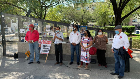 Colocar altar en memoria de desaparecidos