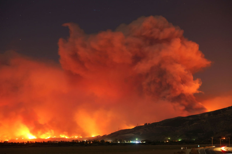 Incendio en California deja un muerto