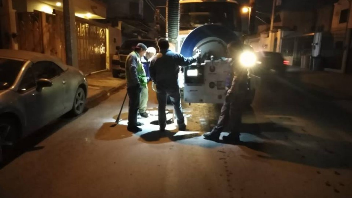 Comapa trabaja con equipo vactor