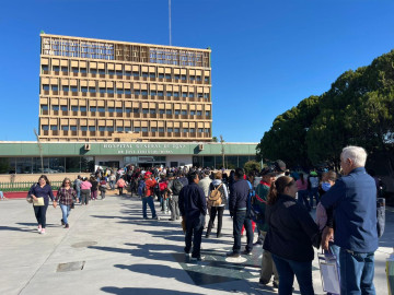 Denuncian venta de citas en el IMSS