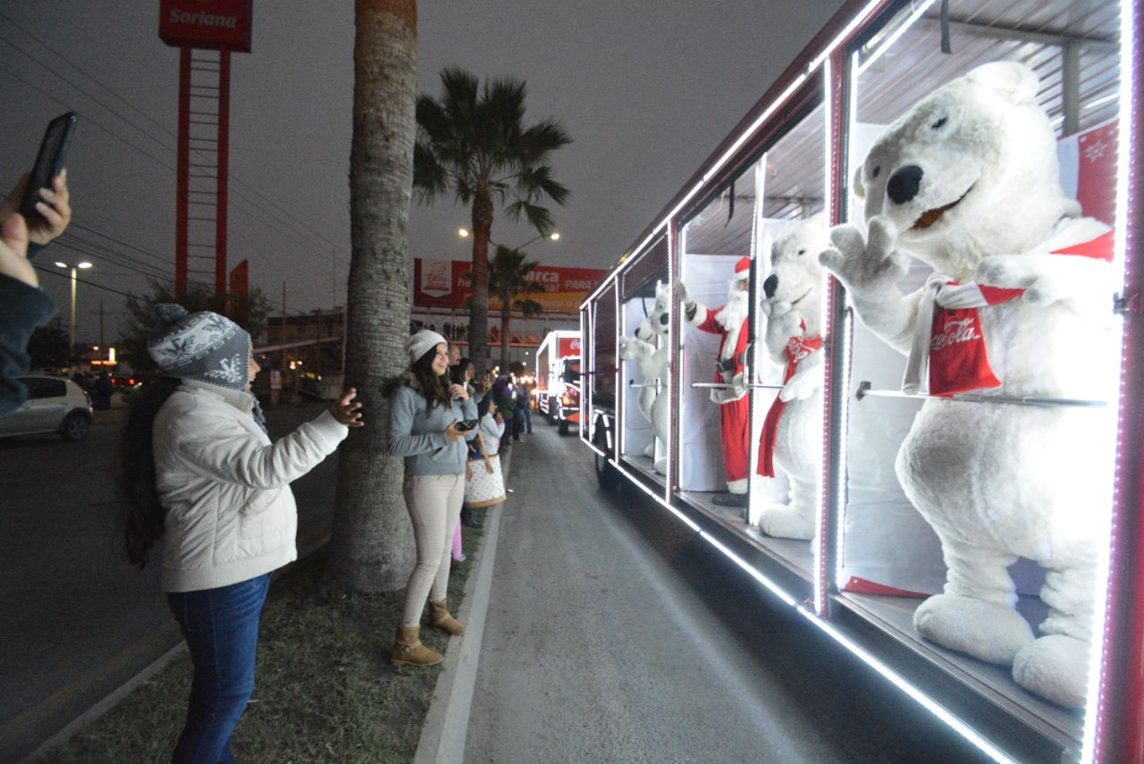 Invitan a familias a presenciar Desfile Navideño 2017