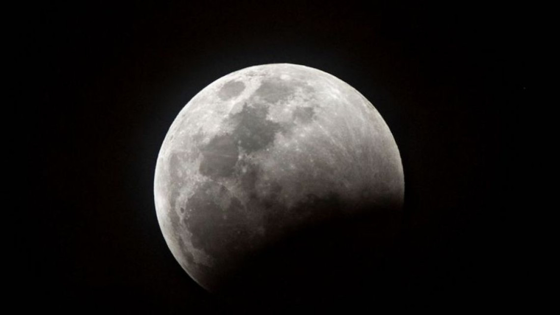 La "Superluna de sangre de lobo" en fotos