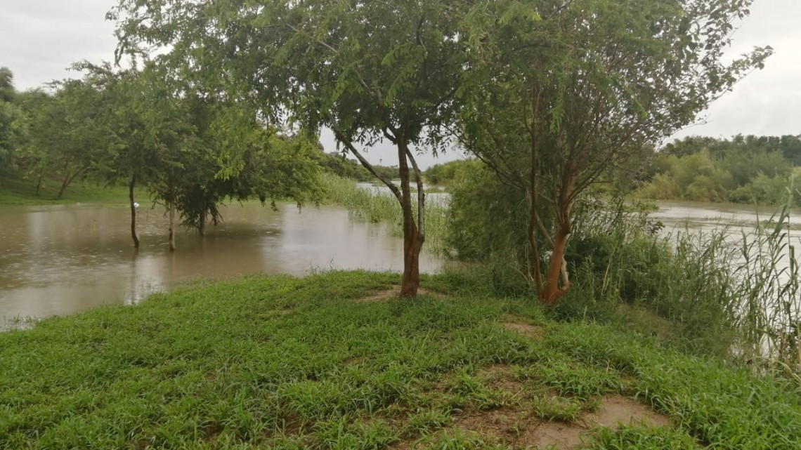 Se sale Rio Bravo de su cauce a la altura de la colonia Jardín de Matamoros