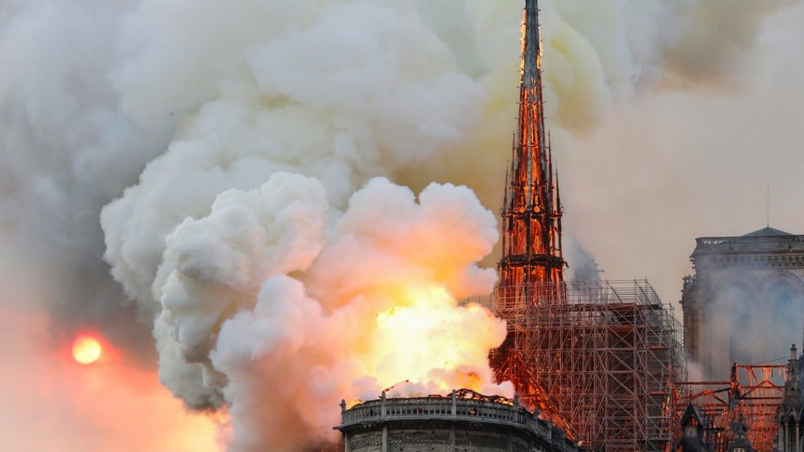 Catedral de Notre Dame se incendia