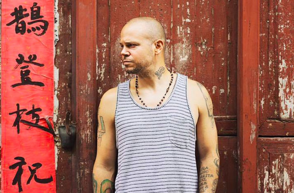 Residente estrena su sencillo como solista "Somos anormales"