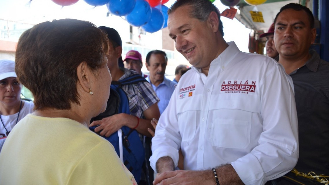 Locatarios del mercado 18 de Marzo con Adrián Oseguera