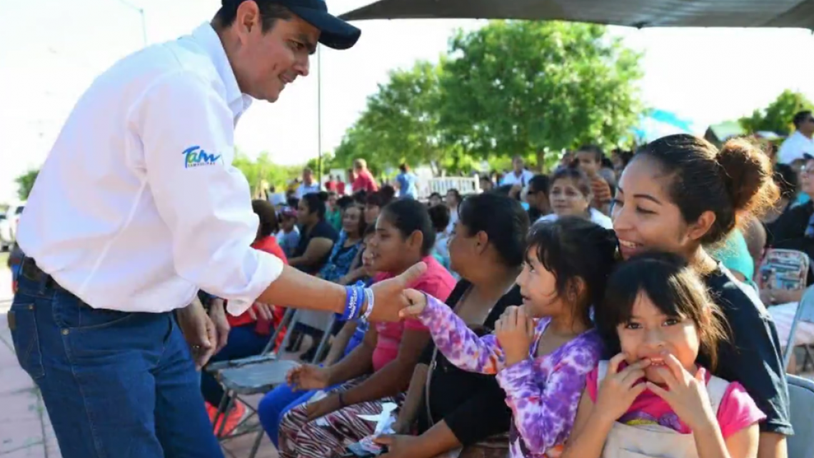 Familias disfrutan de espectáculo de Caravana Cultural